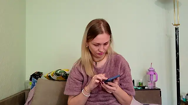 ModelEva online show from April 17, 10:29 am