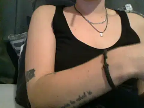 Snapshot of geilmeisje98 chatting on February 22, 10:40 am geilmeisje98 online show from February 22, 10:40 am