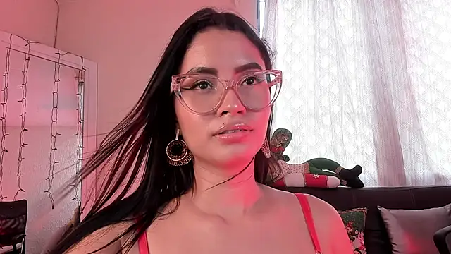 PaulinaBelushi online show from December 18, 6:46 pm