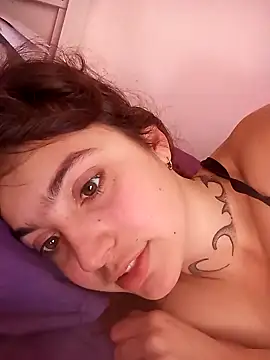 Snapshot of Blulilla69 chatting on December 16, 10:08 am Blulilla69 online show from December 16, 10:08 am