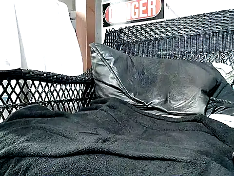 Snapshot of HungHawaiian808@xh chatting on October 31, 10:55 pm HungHawaiian808xh online show from October 31, 10:55 pm