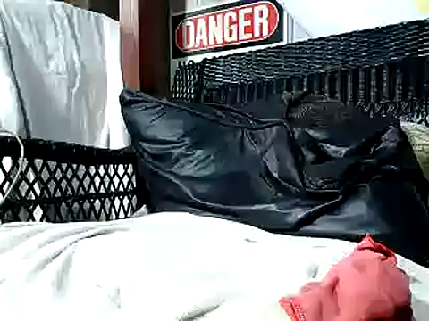 Snapshot of HungHawaiian808@xh chatting on December 15, 12:59 am HungHawaiian808xh online show from December 15, 12:59 am