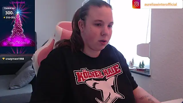 Snapshot of AureliaWinter chatting on December 12, 11:29 am AureliaWinter online show from December 12, 11:29 am