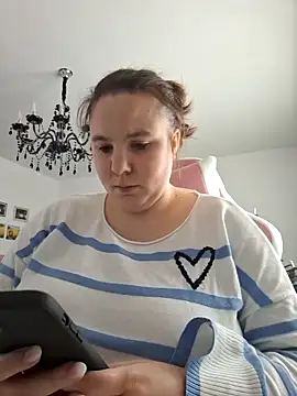 Snapshot of AureliaWinter chatting on January 12, 12:33 pm AureliaWinter online show from January 12, 12:33 pm