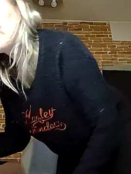 Snapshot of _Horny_milf_ chatting on February 24, 6:16 am Horny milf online show from February 24, 6:16 am