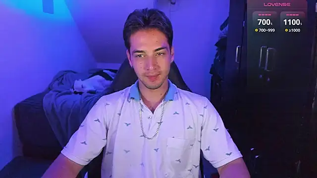 Snapshot of Alex_smith00 chatting on January 5, 4:27 pm Alex smith00 online show from January 5, 4:27 pm