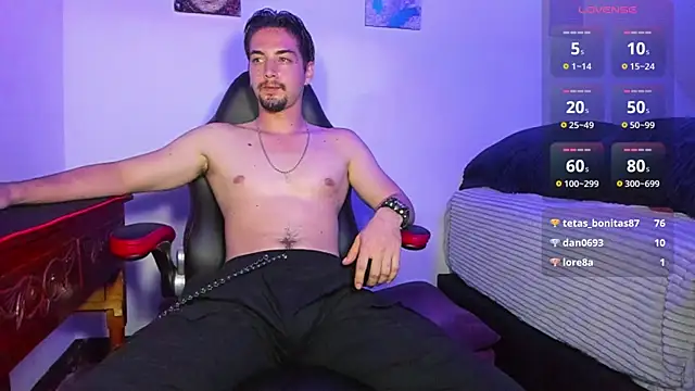 Snapshot of Alex_smith00 chatting on January 27, 12:22 am Alex smith00 online show from January 27, 12:22 am