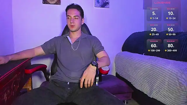 Snapshot of Alex_smith00 chatting on March 16, 1:49 am Alex smith00 online show from March 16, 1:49 am