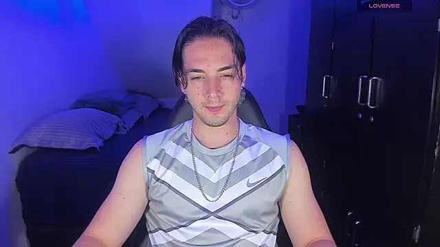 Snapshot of Alex_smith00 chatting on September 28, 6:57 pm Alex smith00 online show from September 28, 6:57 pm