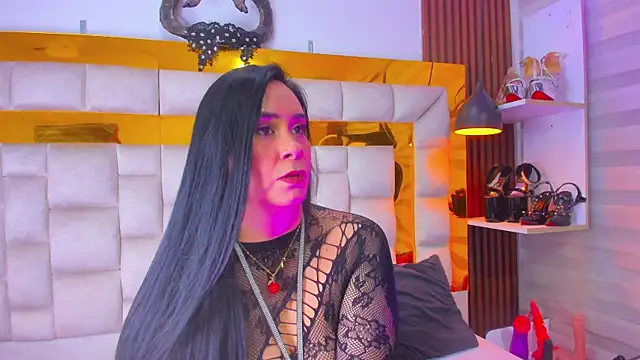 Snapshot of bigass_monic chatting on February 5, 12:26 am bigass monic online show from February 5, 12:26 am