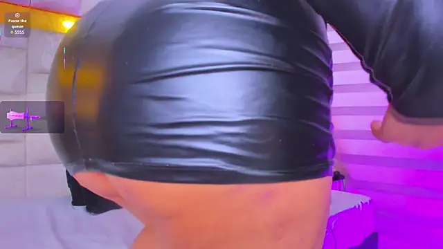 Snapshot of bigass_monic chatting on February 12, 2:28 am bigass monic online show from February 12, 2:28 am