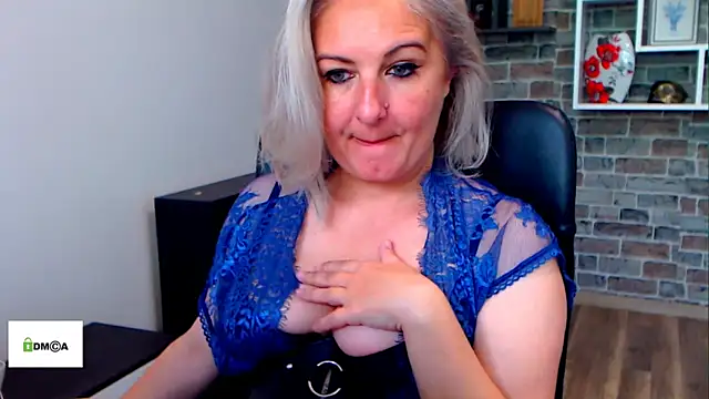 Snapshot of angel_devil_milf chatting on May 31, 11:39 am angel devil milf online show from May 31, 11:39 am