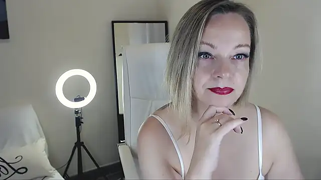 Tilly Eliot online show from January 30, 4:24 pm