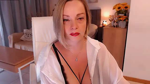 Snapshot of Tilly_Eliot chatting on February 5, 8:57 pm Tilly Eliot online show from February 5, 8:57 pm