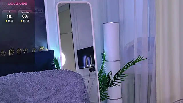 Snapshot of SofiaFoster_ chatting on February 25, 6:01 am SofiaFoster online show from February 25, 6:01 am