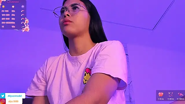 Snapshot of alysson_18 chatting on December 16, 1:49 pm alysson 18 online show from December 16, 1:49 pm