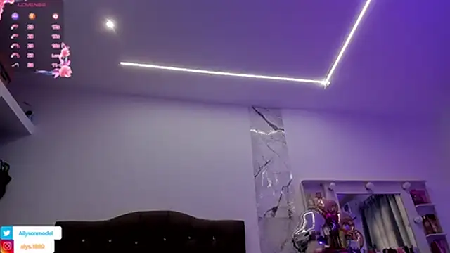 Snapshot of alysson_18 chatting on January 19, 1:26 pm alysson 18 online show from January 19, 1:26 pm