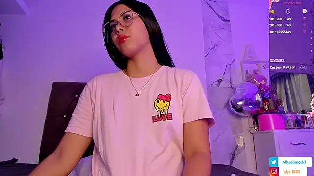 Snapshot of alysson_18 chatting on February 11, 2:22 pm alysson 18 online show from February 11, 2:22 pm