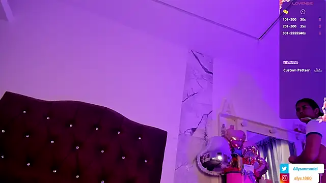 Snapshot of alysson_18 chatting on February 12, 1:28 pm alysson 18 online show from February 12, 1:28 pm