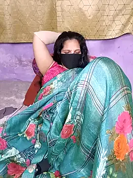 Snapshot of Rising_Smiler chatting on February 6, 6:56 pm Rising Smiler online show from February 6, 6:56 pm