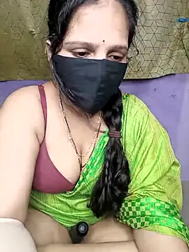 Snapshot of Rising_Smiler chatting on February 10, 9:36 pm Rising Smiler online show from February 10, 9:36 pm