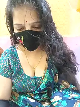 Snapshot of Rising_Smiler chatting on October 19, 8:59 am Rising Smiler online show from October 19, 8:59 am