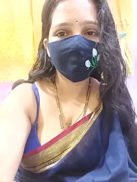 Snapshot of Rising_Smiler chatting on November 23, 9:31 am Rising Smiler online show from November 23, 9:31 am