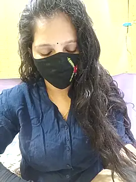 Snapshot of Rising_Smiler chatting on November 25, 6:08 pm Rising Smiler online show from November 25, 6:08 pm