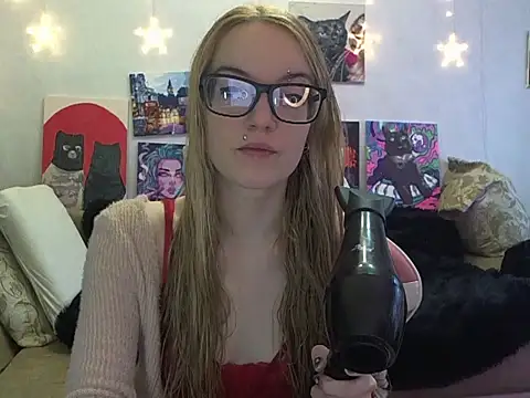 Snapshot of SecretSophia chatting on October 28, 10:30 am SecretSophia online show from October 28, 10:30 am