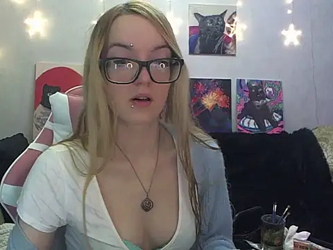 Snapshot of SecretSophia chatting on November 22, 8:52 pm SecretSophia online show from November 22, 8:52 pm