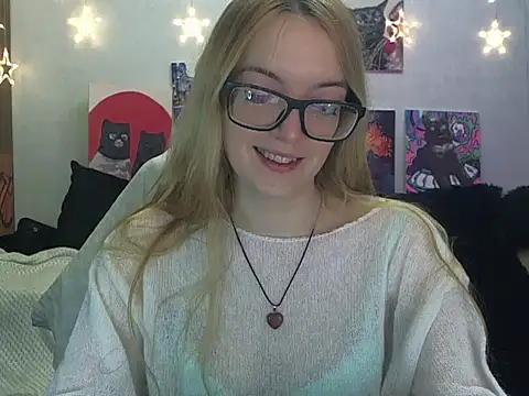 Snapshot of SecretSophia chatting on December 20, 10:17 pm SecretSophia online show from December 20, 10:17 pm