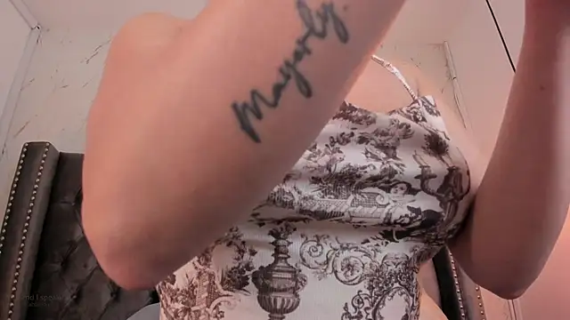 Snapshot of Kim_Blane chatting on October 7, 3:36 am Kim Blane online show from October 7, 3:36 am