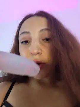 Snapshot of VickyHoult chatting on March 3, 9:05 pm VickyHoult online show from March 3, 9:05 pm