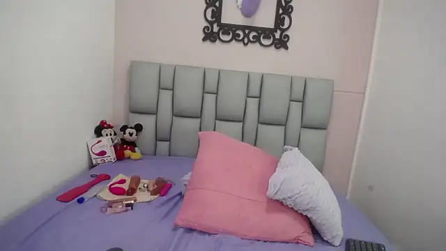 Snapshot of joanasexi chatting on December 6, 11:44 am joanasexi online show from December 6, 11:44 am