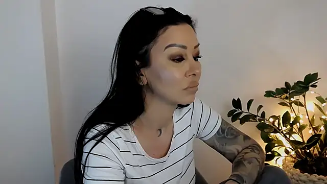 Xentthia online show from April 16, 2:18 pm