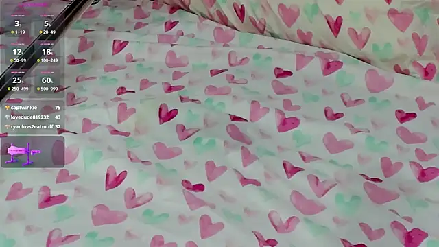 KurvyKandie online show from December 13, 4:00 am