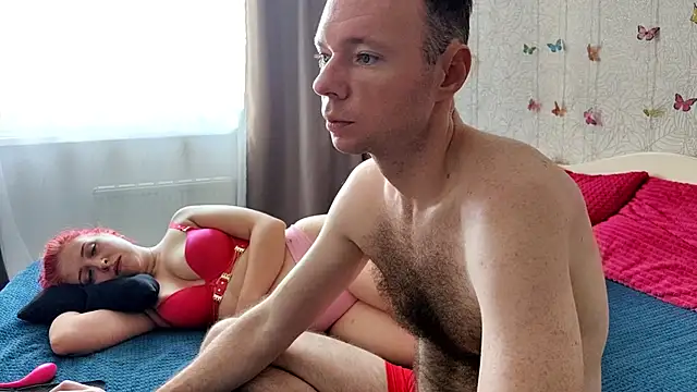 Snapshot of GenrikhBecca chatting on November 29, 7:33 am GenrikhBecca online show from November 29, 7:33 am