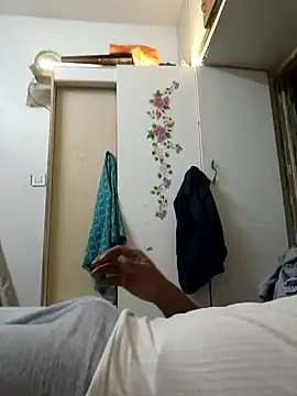 Snapshot of raji9290 chatting on February 5, 12:37 am raji9290 online show from February 5, 12:37 am