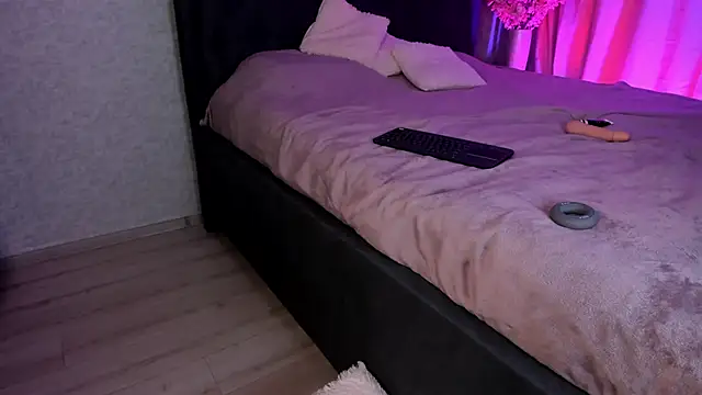 Kitty Ricky online show from October 7, 4:15 pm