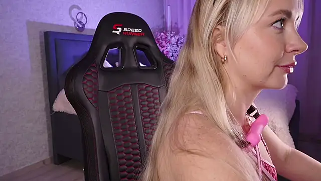 Kitty Ricky online show from December 1, 9:03 am