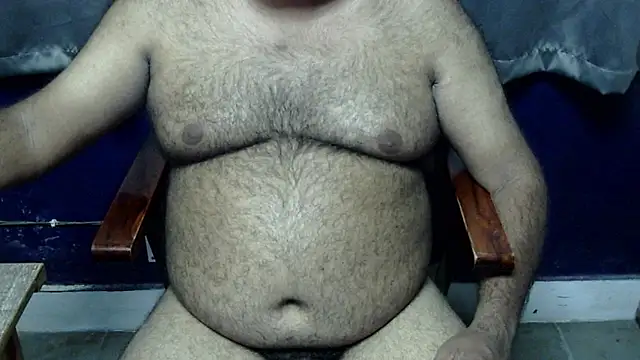 Snapshot of hairysubcub_70 chatting on June 8, 8:15 am hairysubcub 70 online show from June 8, 8:15 am