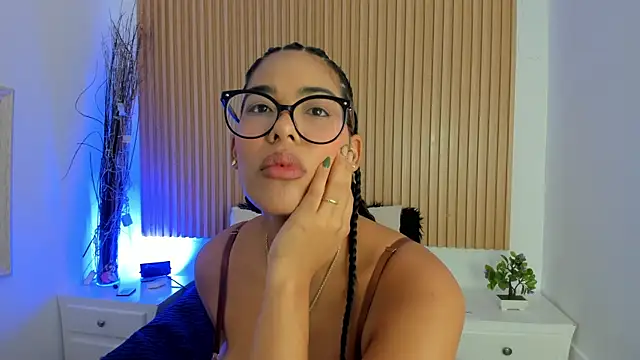 GenesisRuiz online show from April 16, 1:34 pm