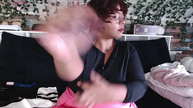 Snapshot of -khayaparker chatting on December 20, 4:46 pm -khayaparker online show from December 20, 4:46 pm