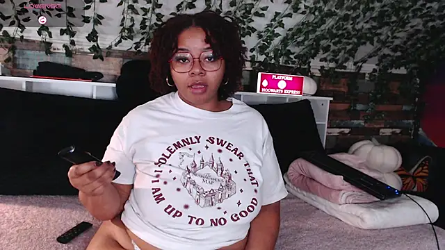 Snapshot of -khayaparker chatting on December 22, 11:11 am -khayaparker online show from December 22, 11:11 am