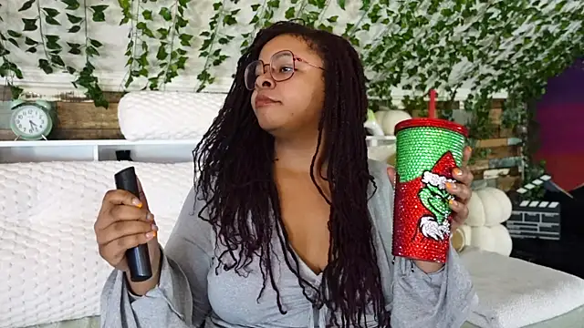 Snapshot of -khayaparker chatting on March 1, 9:29 am -khayaparker online show from March 1, 9:29 am