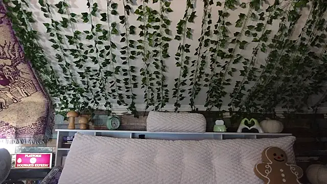 Snapshot of -khayaparker chatting on March 12, 9:44 am -khayaparker online show from March 12, 9:44 am