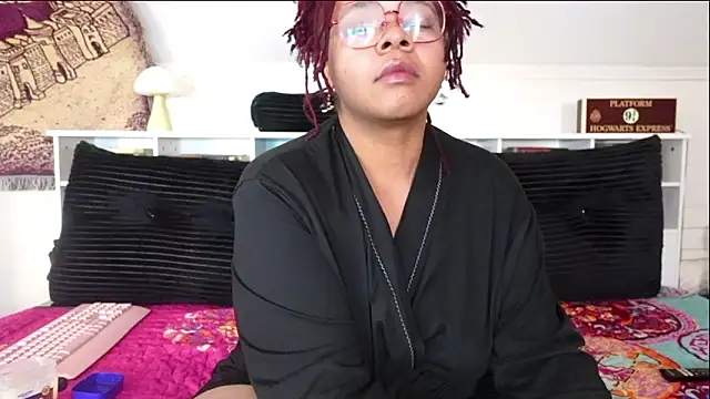 -khayaparker online show from March 30, 8:48 am