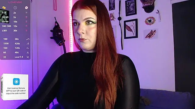 auroralatexprincess online show from October 16, 6:42 pm