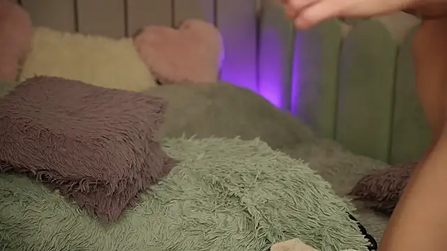 Snapshot of VickySecret96 chatting on February 27, 9:36 pm VickySecret96 online show from February 27, 9:36 pm