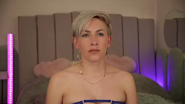 Snapshot of VickySecret96 chatting on March 13, 6:12 pm VickySecret96 online show from March 13, 6:12 pm